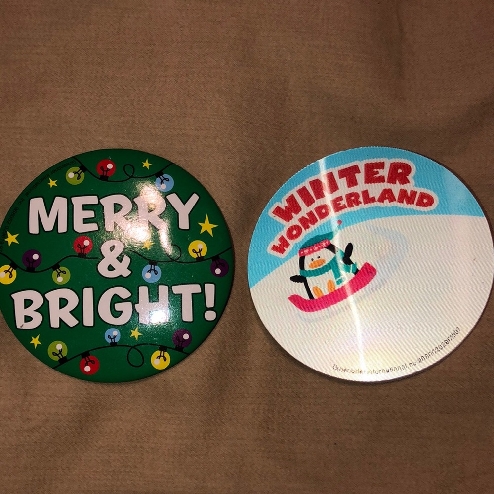 2 new Christmas buttons! :)